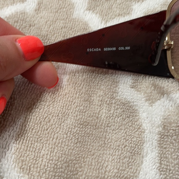 Escada brown sunglasses/ SES643S/col. 300 - Picture 4 of 5